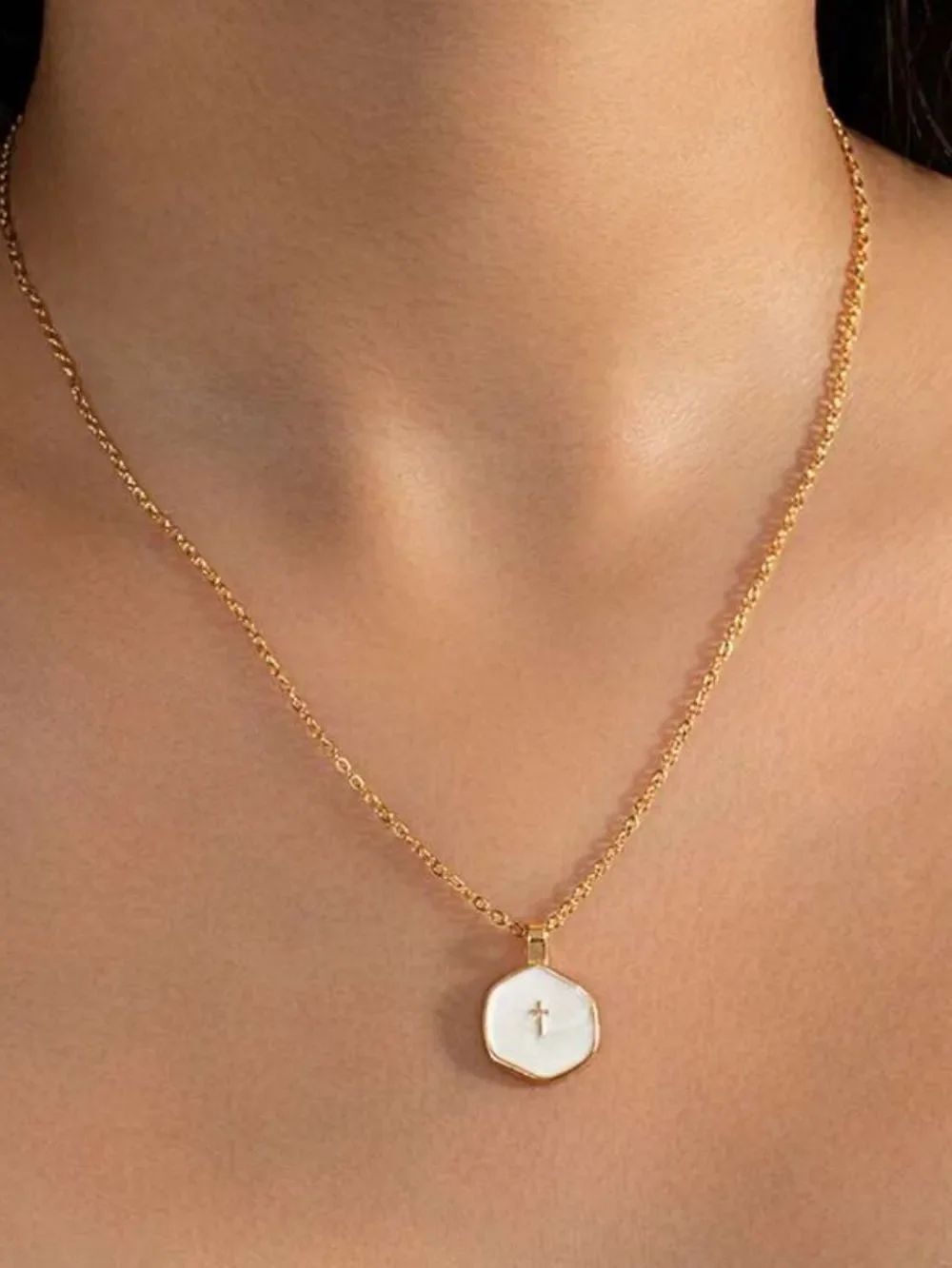 Cross Pendant Necklace Q1080